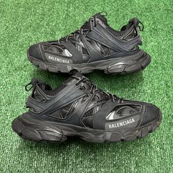 BALENCIAGA TRACK TRIPLE BLACK WHITE SIZE 40EU 7US