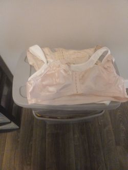 Bras fir big . Busted woman