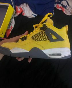 Jordan Lighting 4’s PRICE NEGOTIABLE