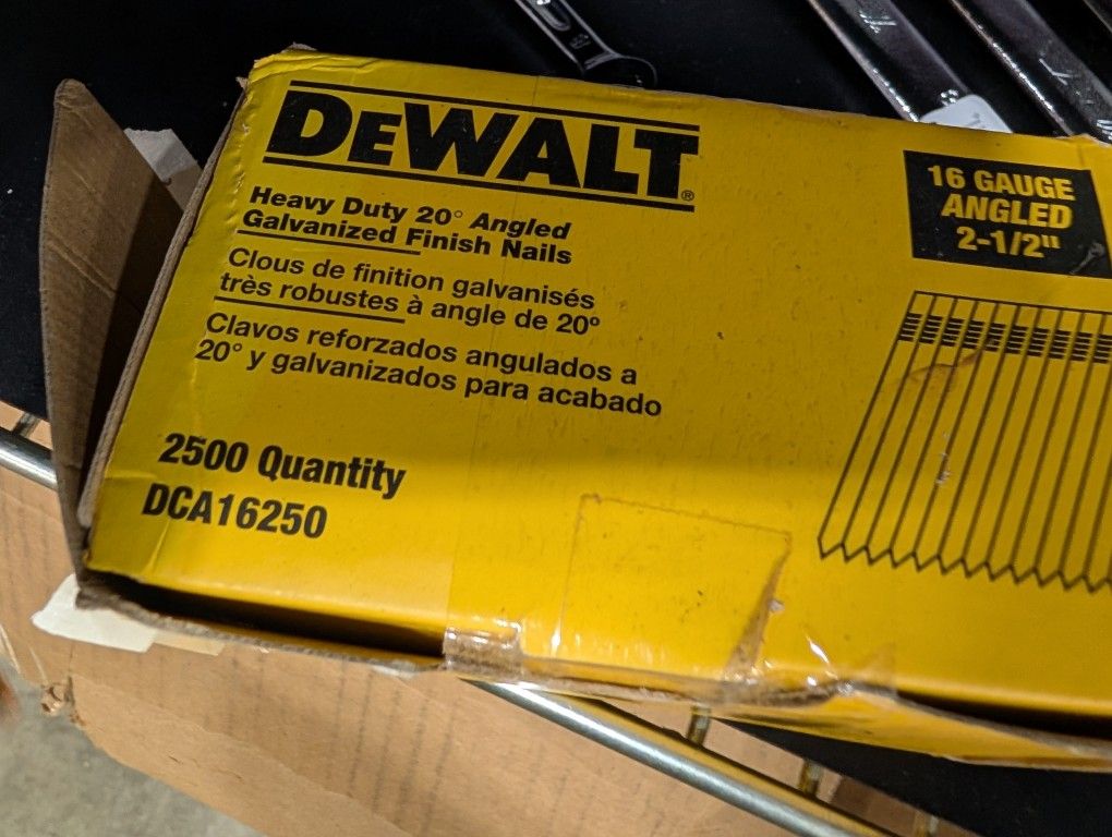 DeWalt DCA16250 Angled Galvanized Finish Nails