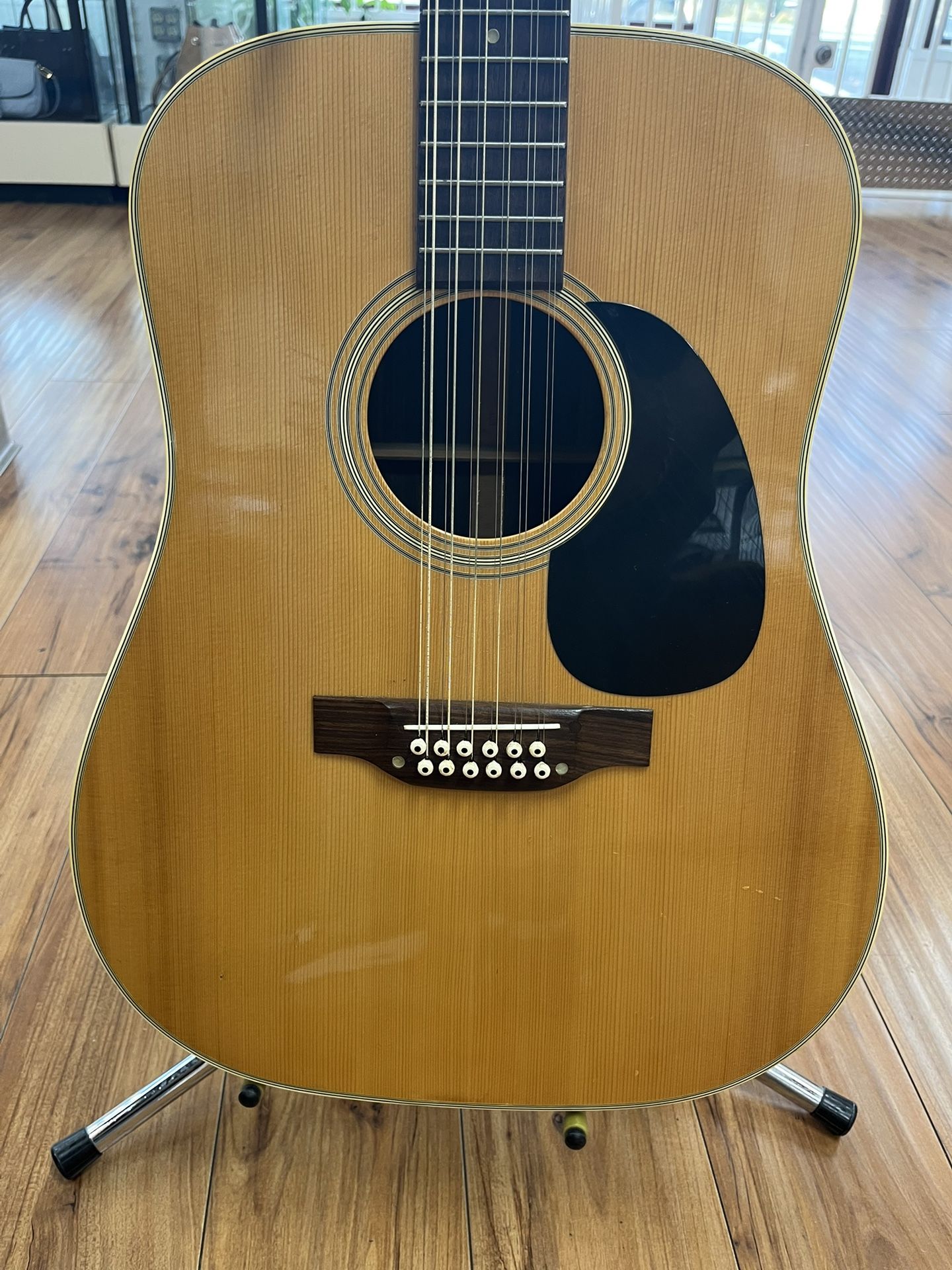 TAKAMINE F-400 NATURAL 12 STRING ACOUSTIC GUITAR IN GOOD CONDITION, WITH CASE