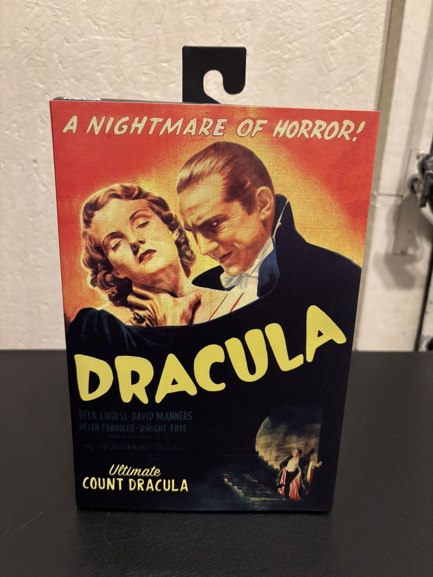 Universal Monsters Dracula Carfax Abbey 18cm OBG