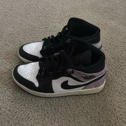 Air Jordan 1 lavender