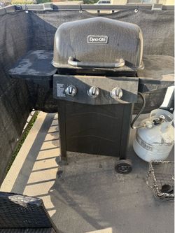 3 burner Dyna glo grill
