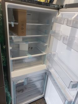 LG side 28 botton freezer brand new open box warranty