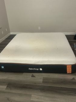 Dresser and mattress free