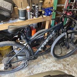 TREK Mountain Bike 