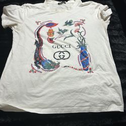 Gucci T-shirt Size Medium/large