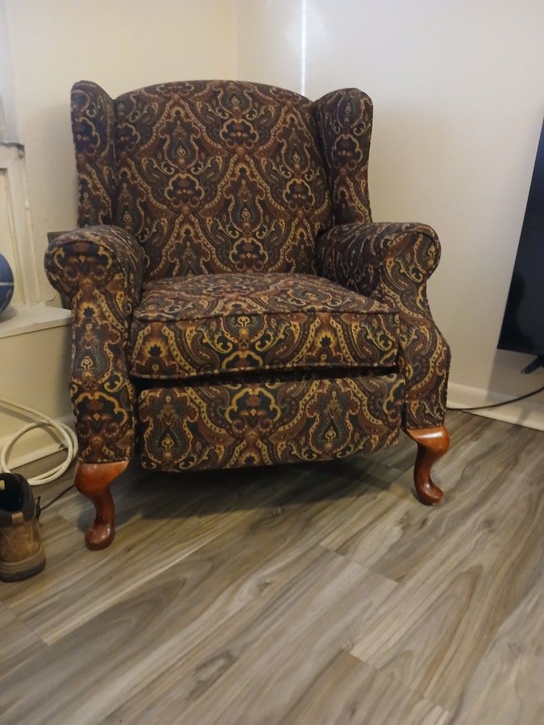 Queen Anne Recliner Lane