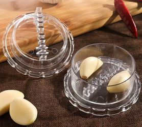 Garlic crusher – just a simple twist and you get fresh minced garlic!