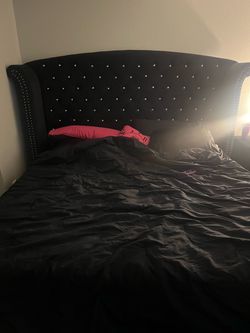MOVING SALE * Velvet diamond king size bedroom set PRICE IS FINAL .