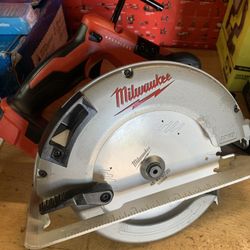 Milwaukee M18 18V Lithium-Ion Brushless Cordless 7-1/4 in. Circular Saw (Tool-Only)