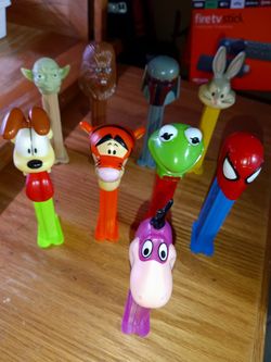 PEZ Dispenser Lot