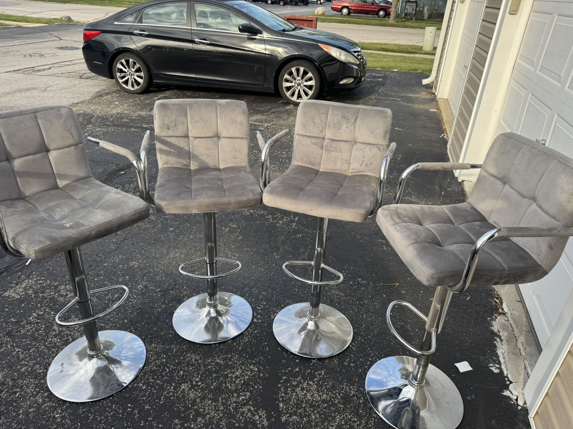🔥 4 Swivel Bar Stools – Adjustable Height – Great Deal! 🔥