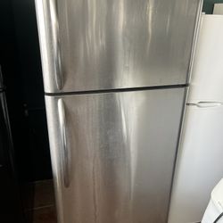 Frigidaire Apartment Sizes Refrigerator Used