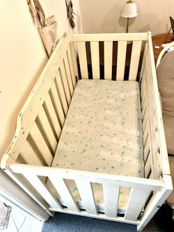 Beautiful Vintage Baby Crib