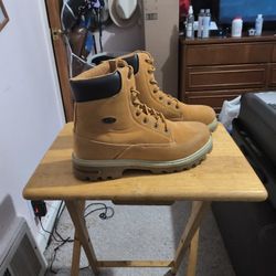 Lugz Never Been Worn Excellent Condition Size 13