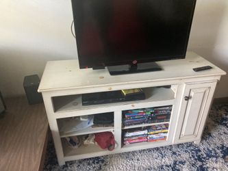 White Cabinet/dresser/tv Stand