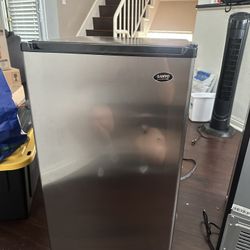 Sanyo Mini Fridge