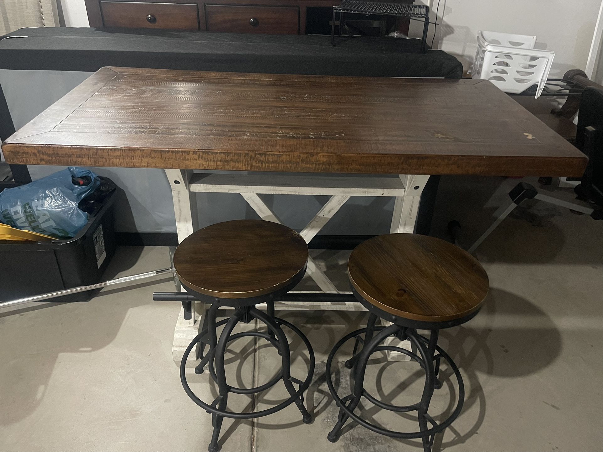 Dining Table With 2 Bar Stools