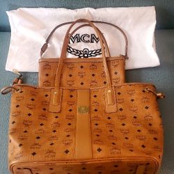 MCM Reversible Medium Tote, COGNAC