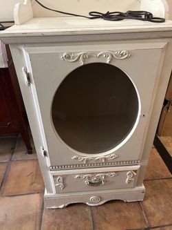 White cabinet
