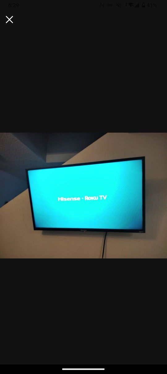 32" Hisense ROKU Smart TV 