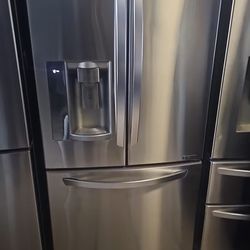 Lg French Door Refrigerator 33w 68h 31d