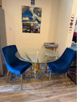SELLING BARELY USED DINING TABLE AND CHAIRS