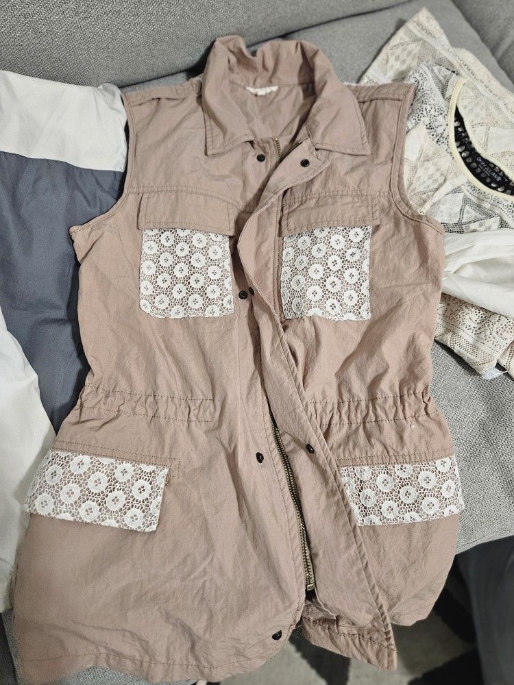 Like New. Pick Up. Size SMALL