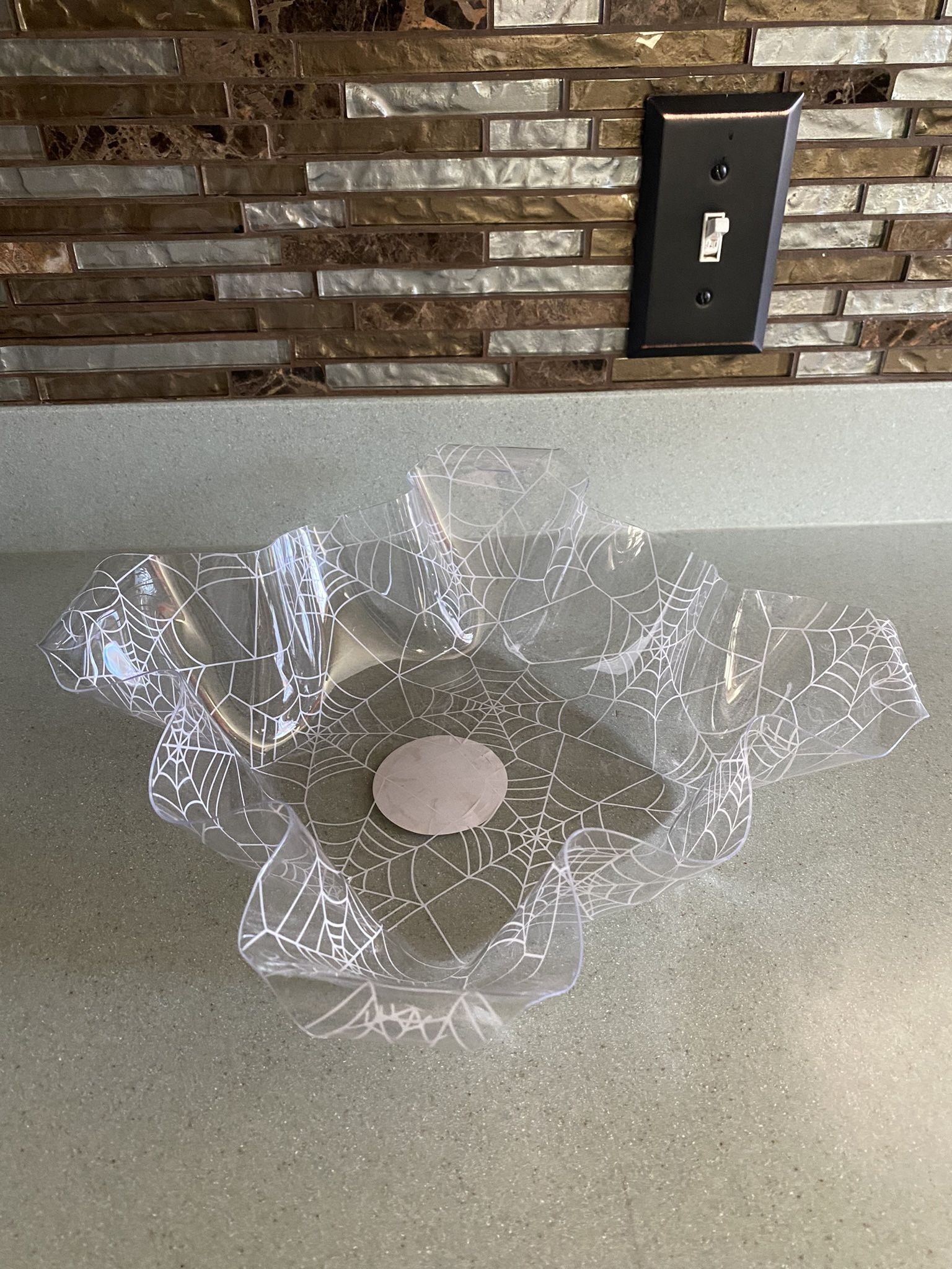 BRAND NEW RUFFLE BOWL 10x3.5