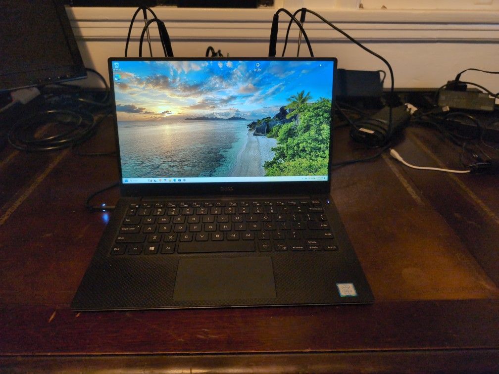 Dell XPS 9360 Laptop - i3 - 4gb Ram - 256gb Ssd