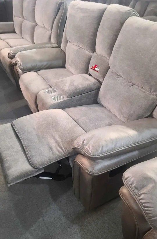 Brand New! 2pc Motion Living Room Set😍/ Take it home with only $39down/Hablamos Español Y Ofrecemos Financiamiento🙋🏻♂️