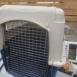 Large plastic dog cage crate Carrier shed could use some cleaning but cheap

Good solid crate. 
