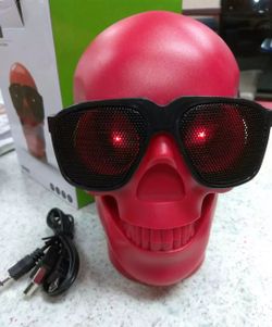 HALOWEEN SKULL WIRELESS BLUETOOTH SPEAKER AND DECOR RECHARGEABLE NEW IN BOX