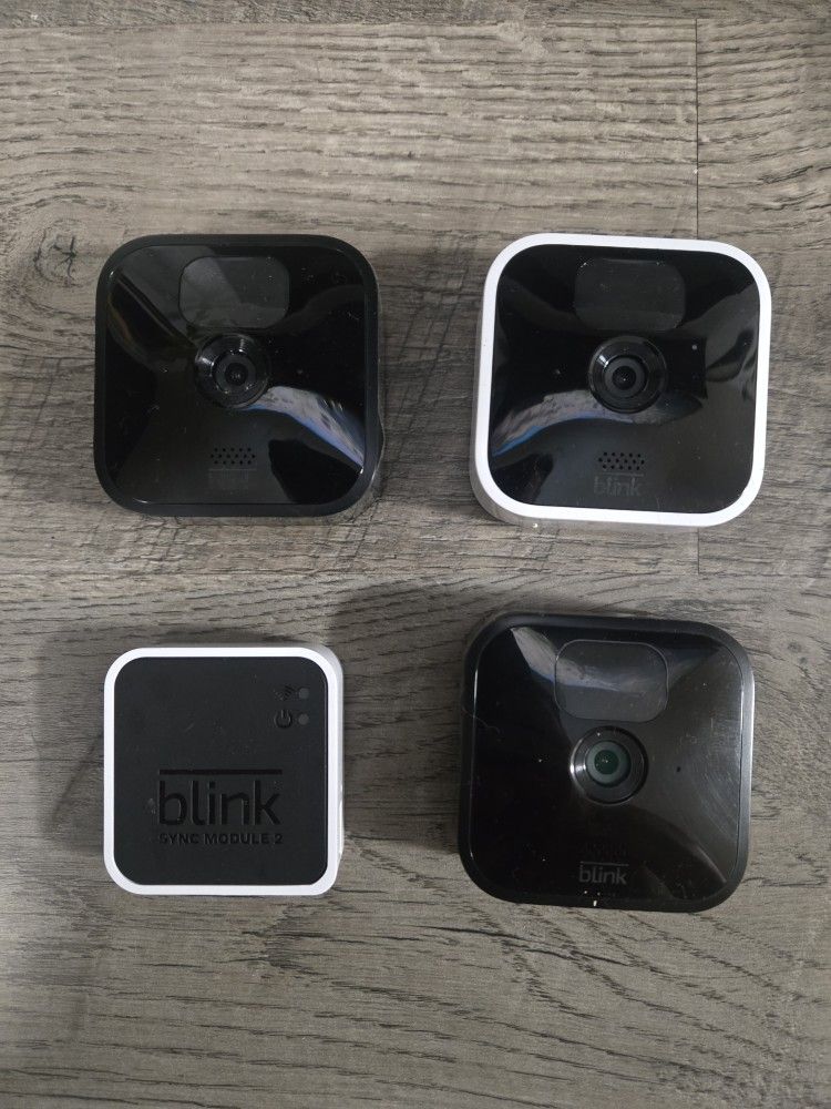 Blink_Outdoor 3 HD Camera System (3rd Gen) with Sync Module 2, Wireless IP/Network Security Camera