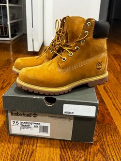 Women’s Timberland Boots Size 7.5 – Excellent Condition