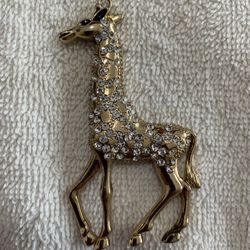 Gold Giraffe Pendant With Rhinestones 