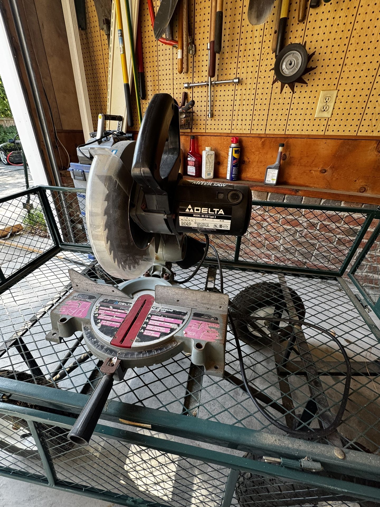 REDUCED Delta 10” Compound Miter Saw