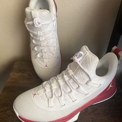 Jordan Ultra Flight 2 Kids Size for Sale in Montclair CA OfferUp