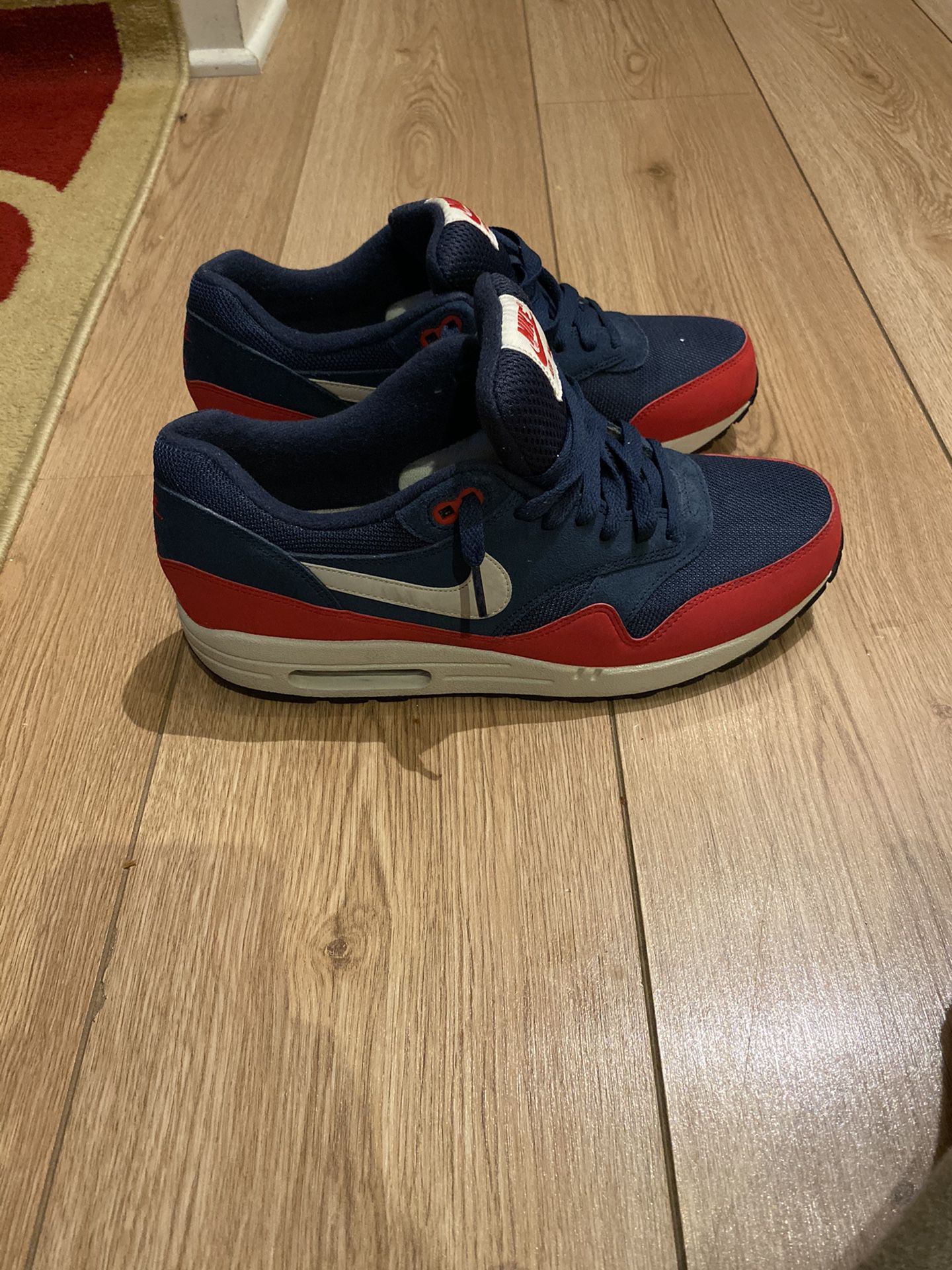 NIKE AIR MAX 1 ESSENTIAL Midnight Navy/University Red Size 10