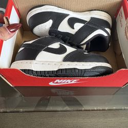 Nike Kids Black And White 6C