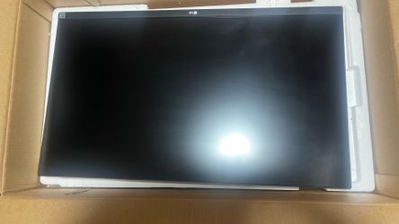 2x LG 27” 4K UHD IPS Monitors + Dual Monitor Arm – Excellent Condition