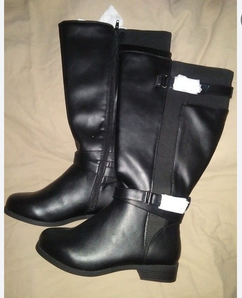 JustFab Valerie Flat Boot in Black Get great deals at