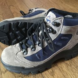 WOMENS HIKING BOOTS