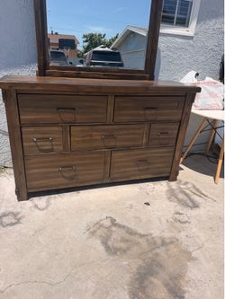 Bedroom dresser/ Dresser with mirror