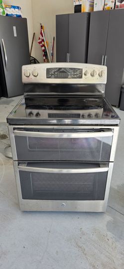 FREE DELIVERY AMAZING DOUBLE OVEN RANGE