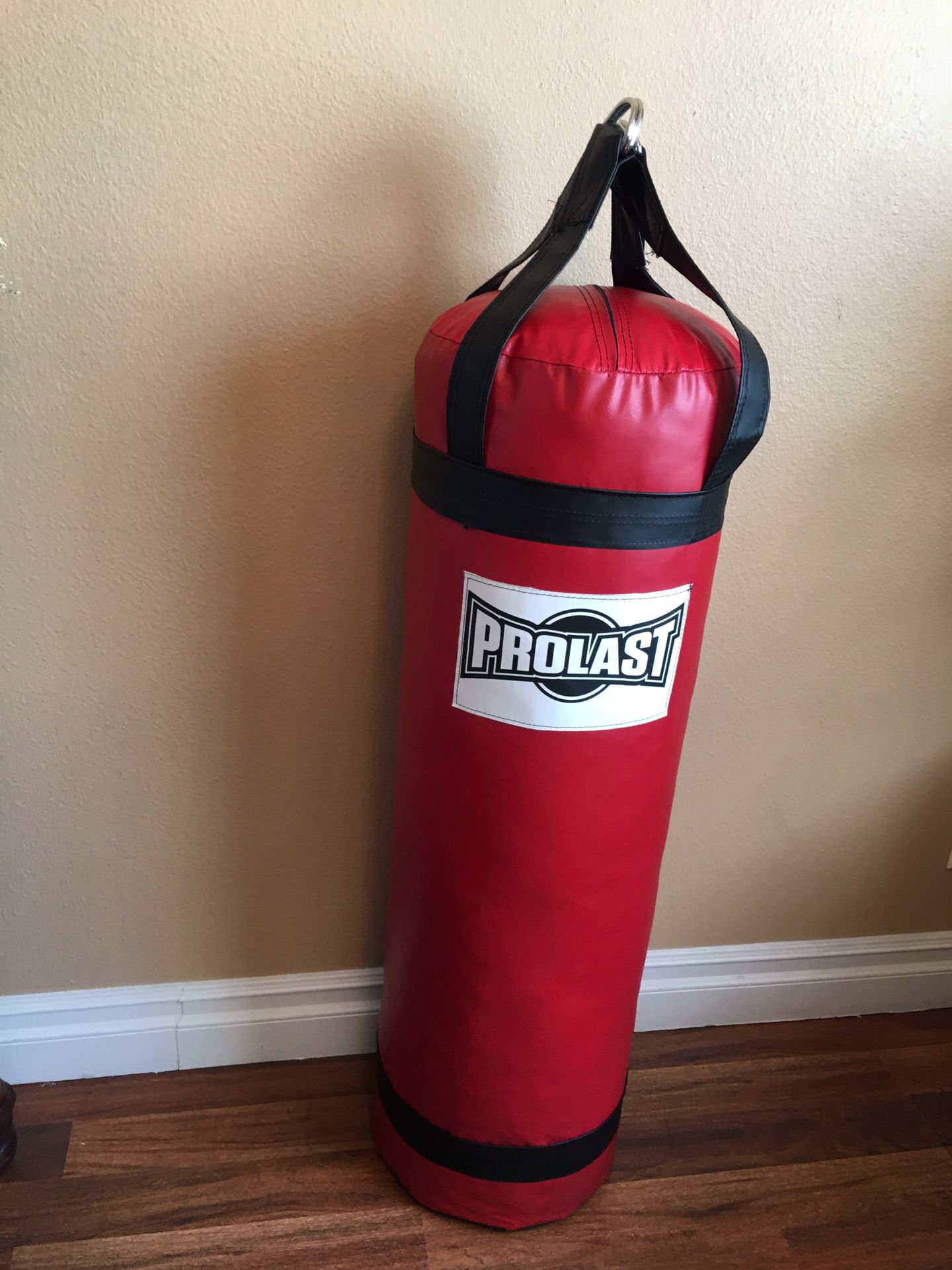 PUNCHING BAG BRAND NEW 100 POUNDS FILLED LUXURY ABOUT FIVE FEET TALL HEAVY MADE USA 🇺🇸 