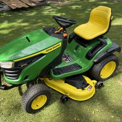 John Deere S170 Ride On Lawnmower 