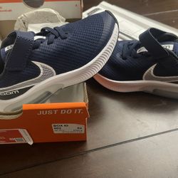 Brand New Blue Boys Nike Shoes In Box Size 11